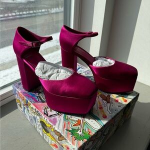 Jeffrey Campbell Ovr-N-Out heels in Fuchsia Satin